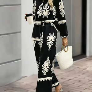 Women'S Stylish Black and White Paisley Print Two-Piece Set - Square Neck, Button-Up Blazer with Matching Pants, Perfect for Spring/Summer, Casual Attire|Paisley Print|Square Neckline, Pants Piece